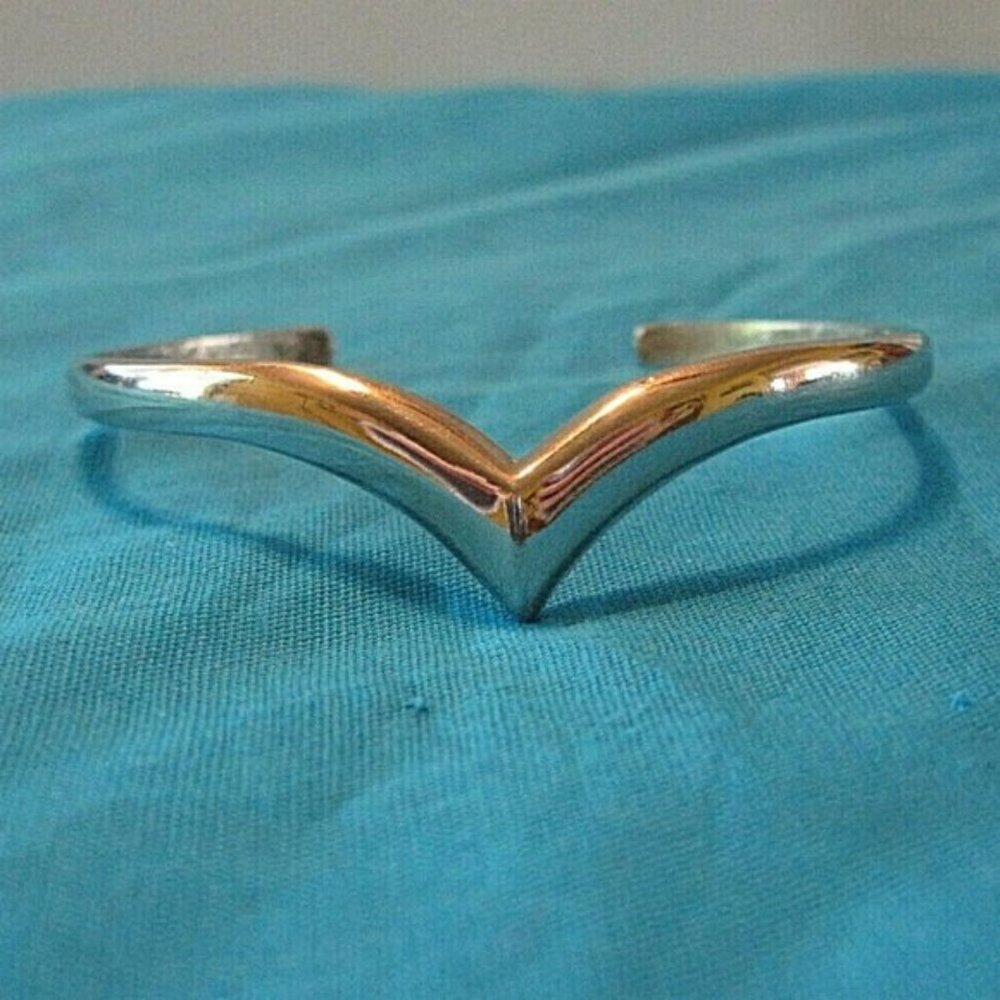 💫3 for $10 Silvertone Chevron Cut Bracelet B